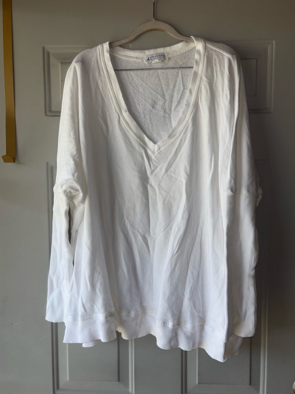 Theodore Beverly Hills white oversize v-neck pullover sweatshirt size M